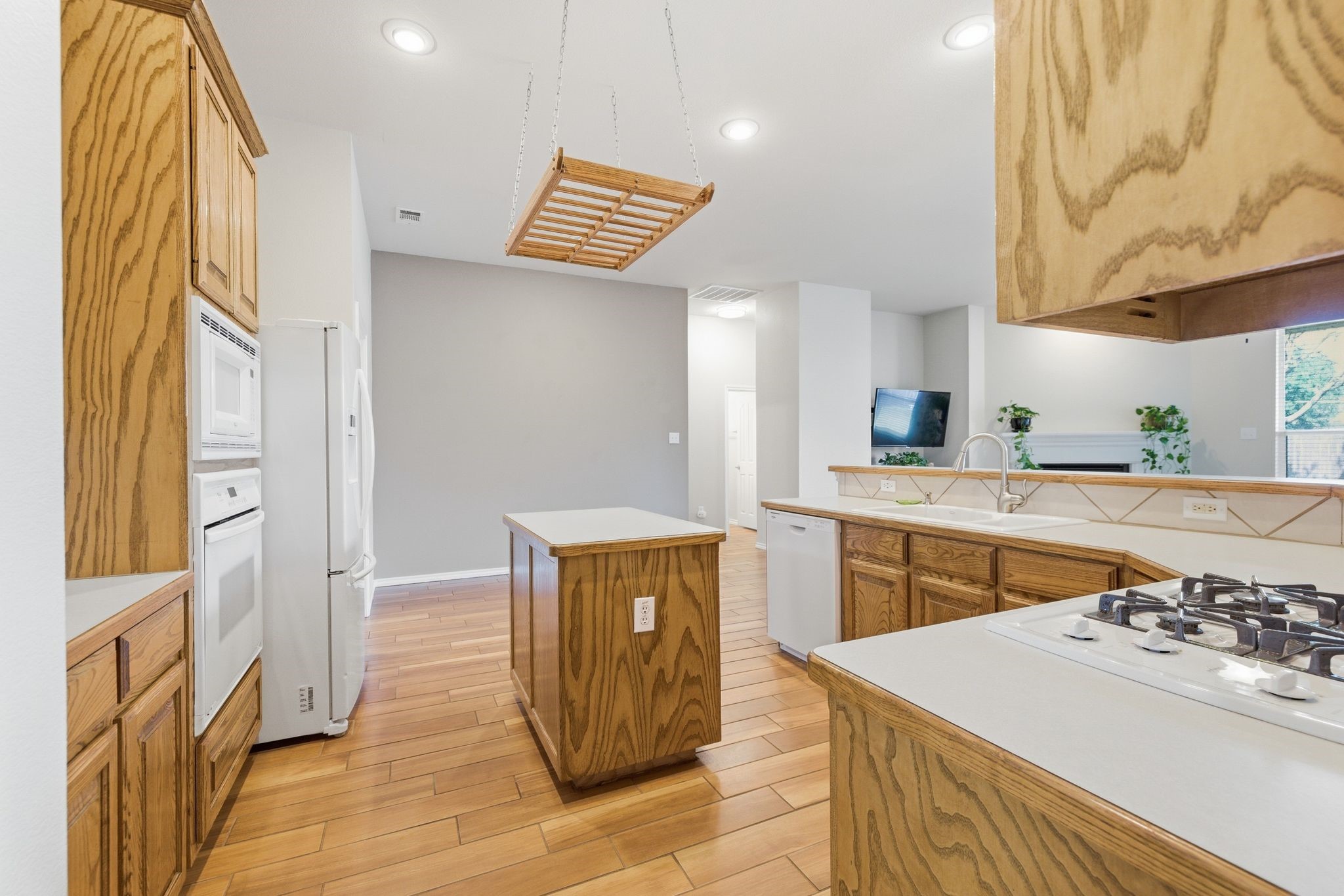 817 Huebner Way Burleson TX 76028