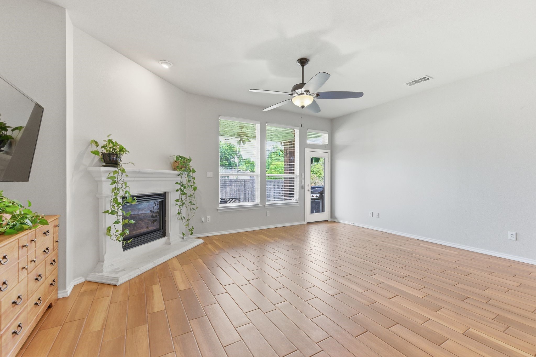 817 Huebner Way Burleson TX 76028