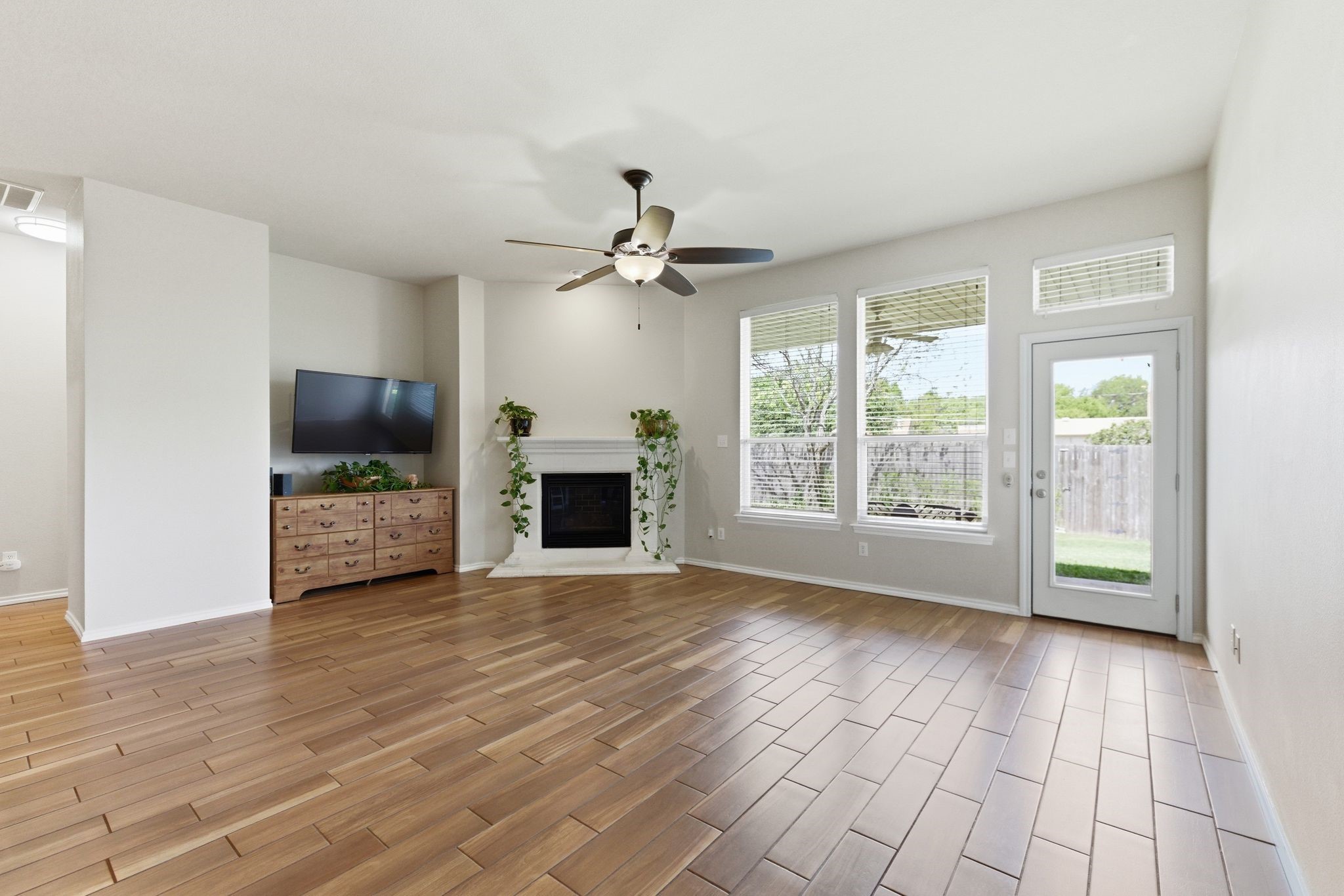 817 Huebner Way Burleson TX 76028