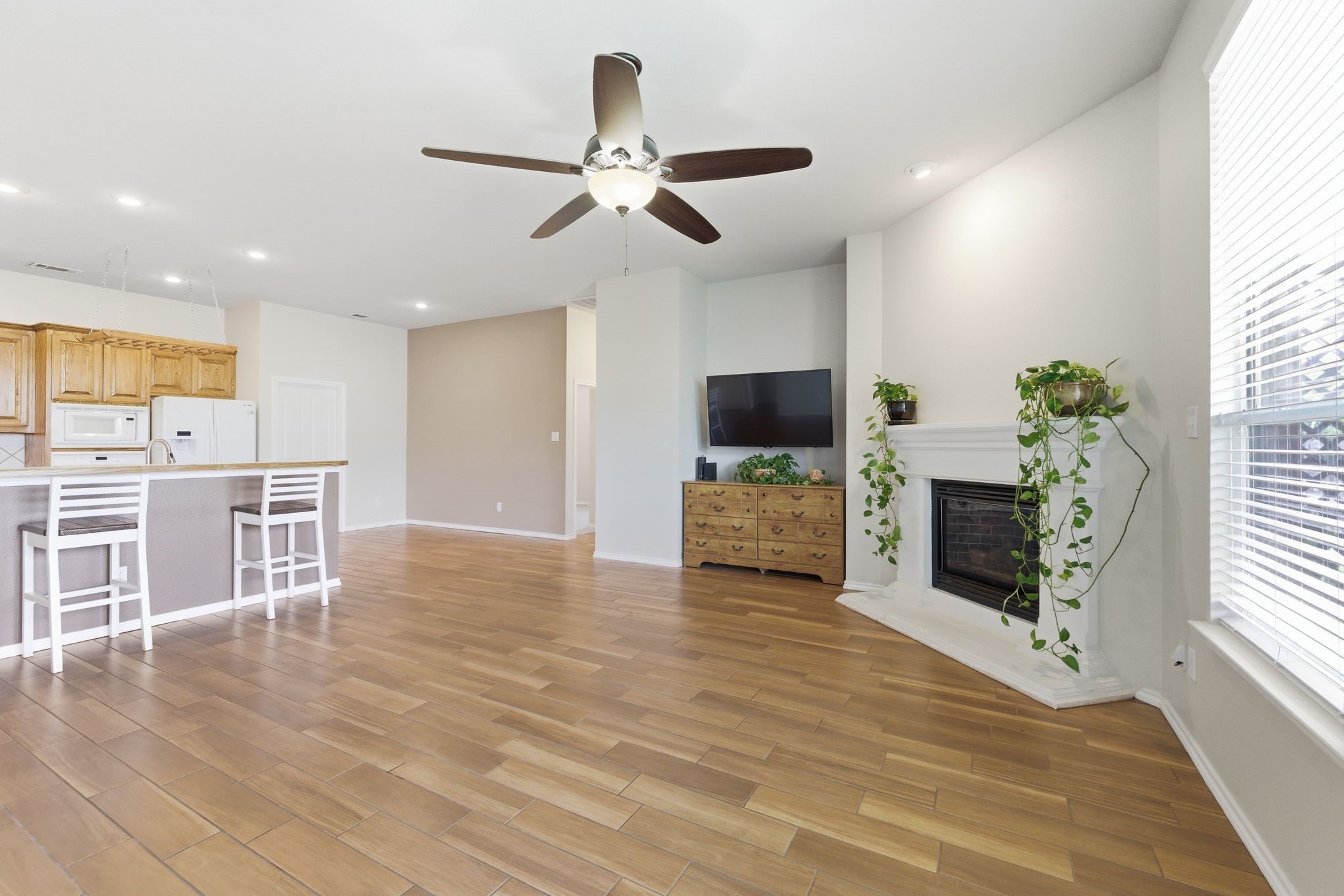 817 Huebner Way Burleson TX 76028