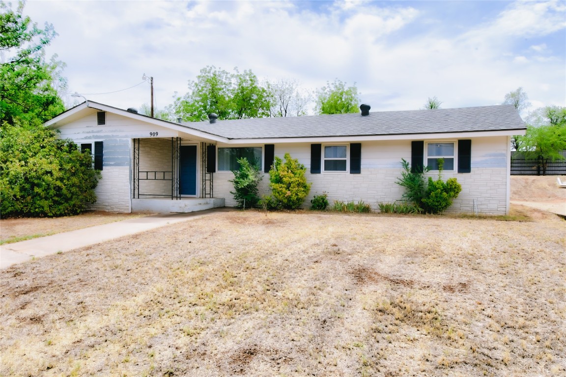 909 Roscoe Street Sweetwater TX 79556