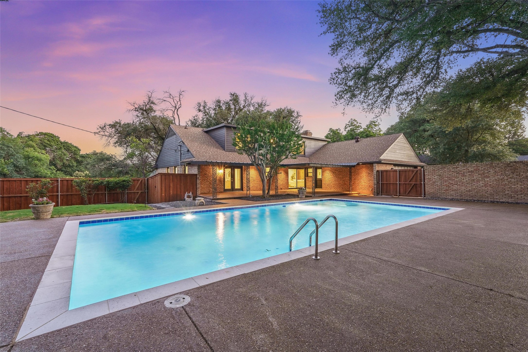 1451 Acapulco Drive Dallas TX 75232