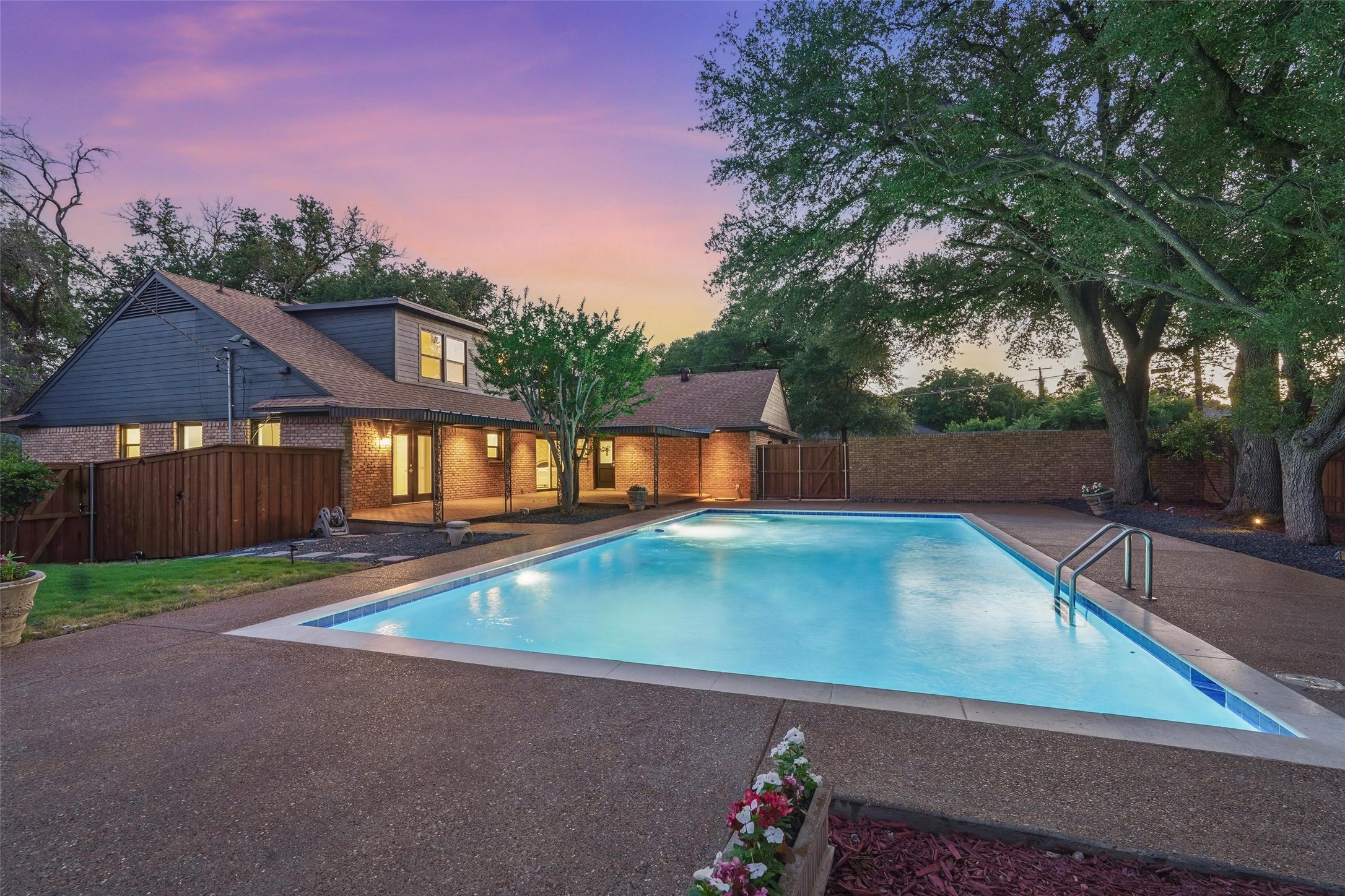 1451 Acapulco Drive Dallas TX 75232