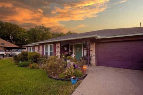 821 Forest Court Burleson TX 76028