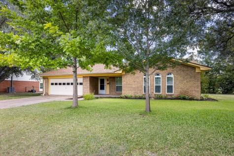 1305 Elizabeth Boulevard Granbury TX 76048