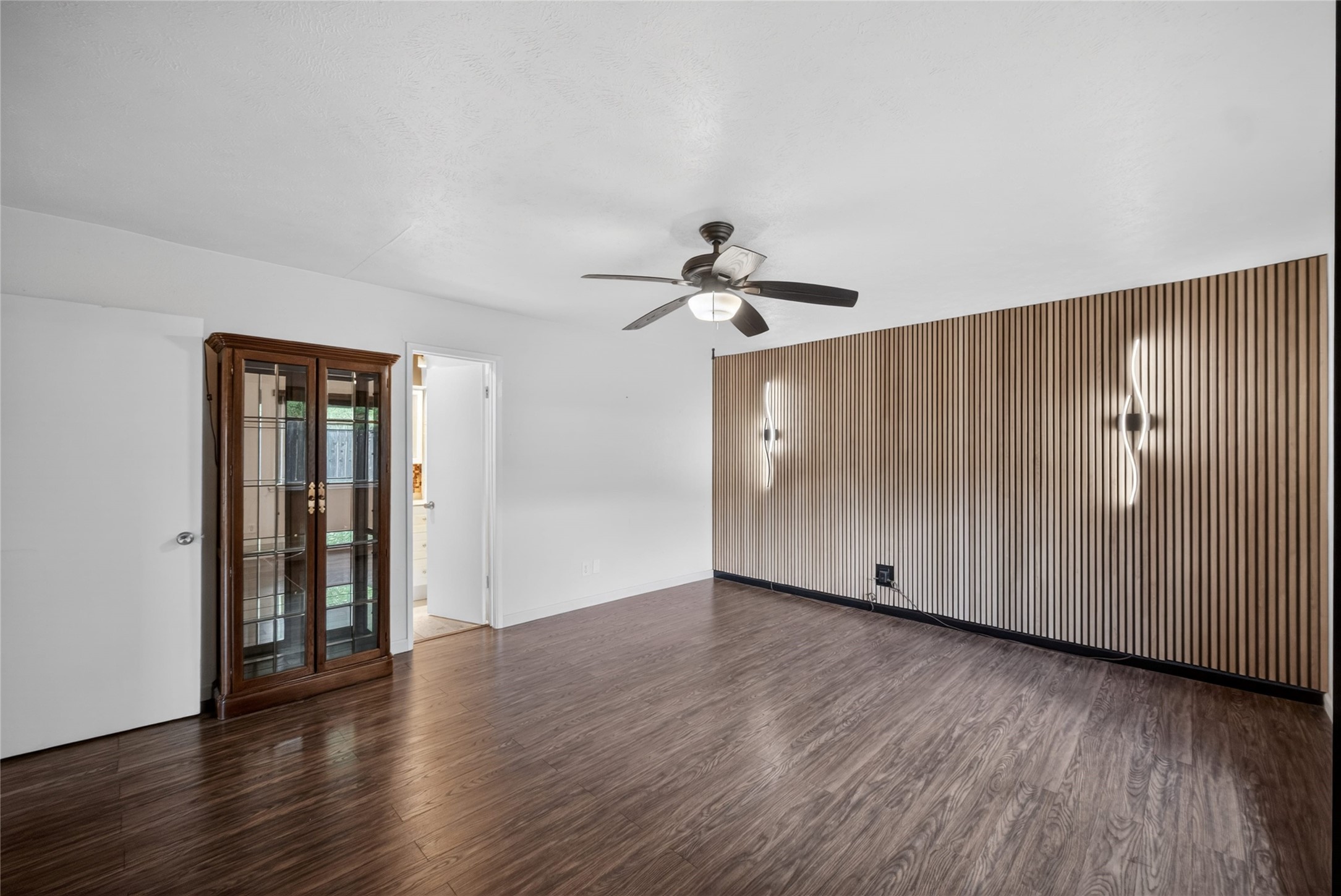 817 Oakland Street Grand Prairie TX 75052