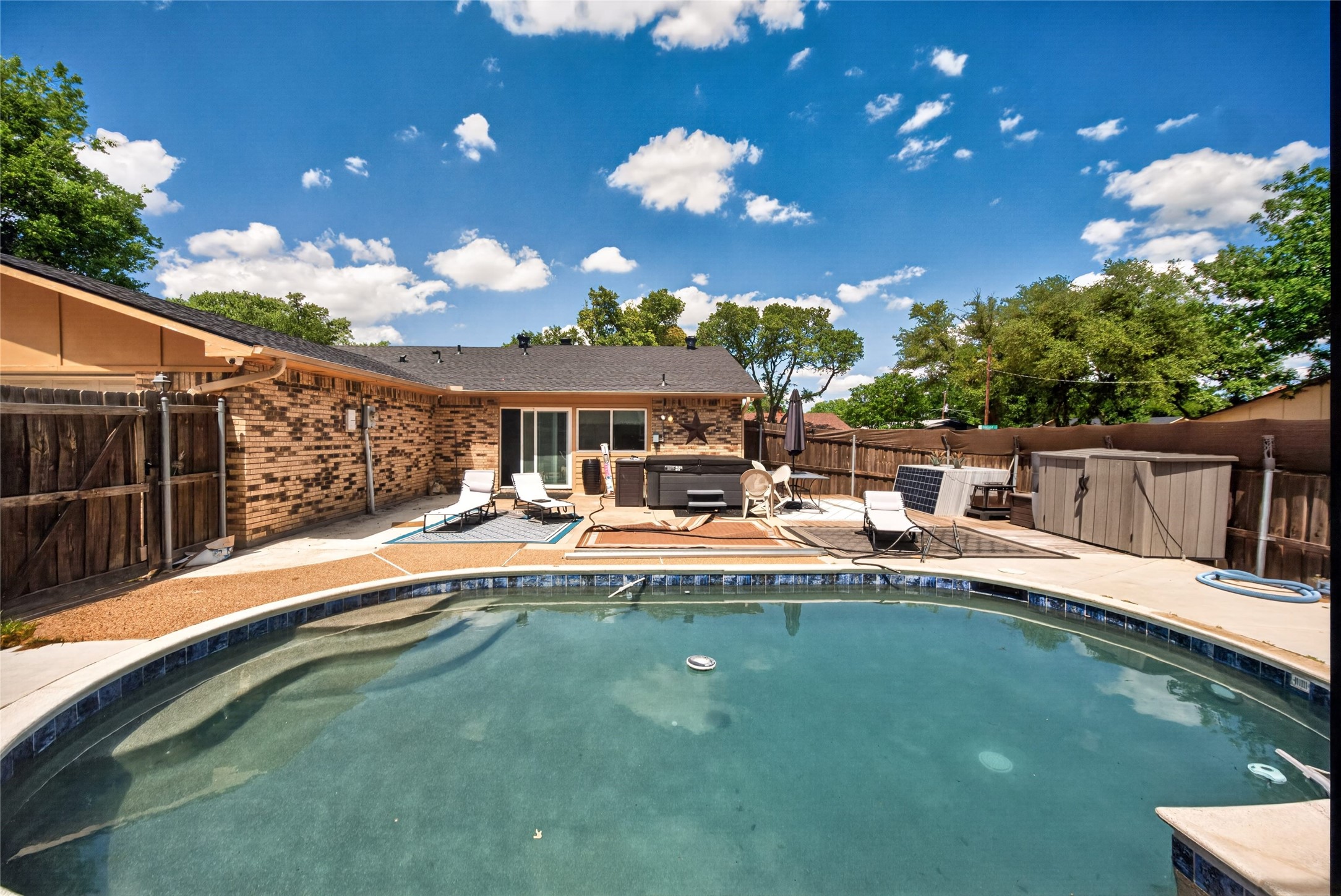 817 Oakland Street Grand Prairie TX 75052