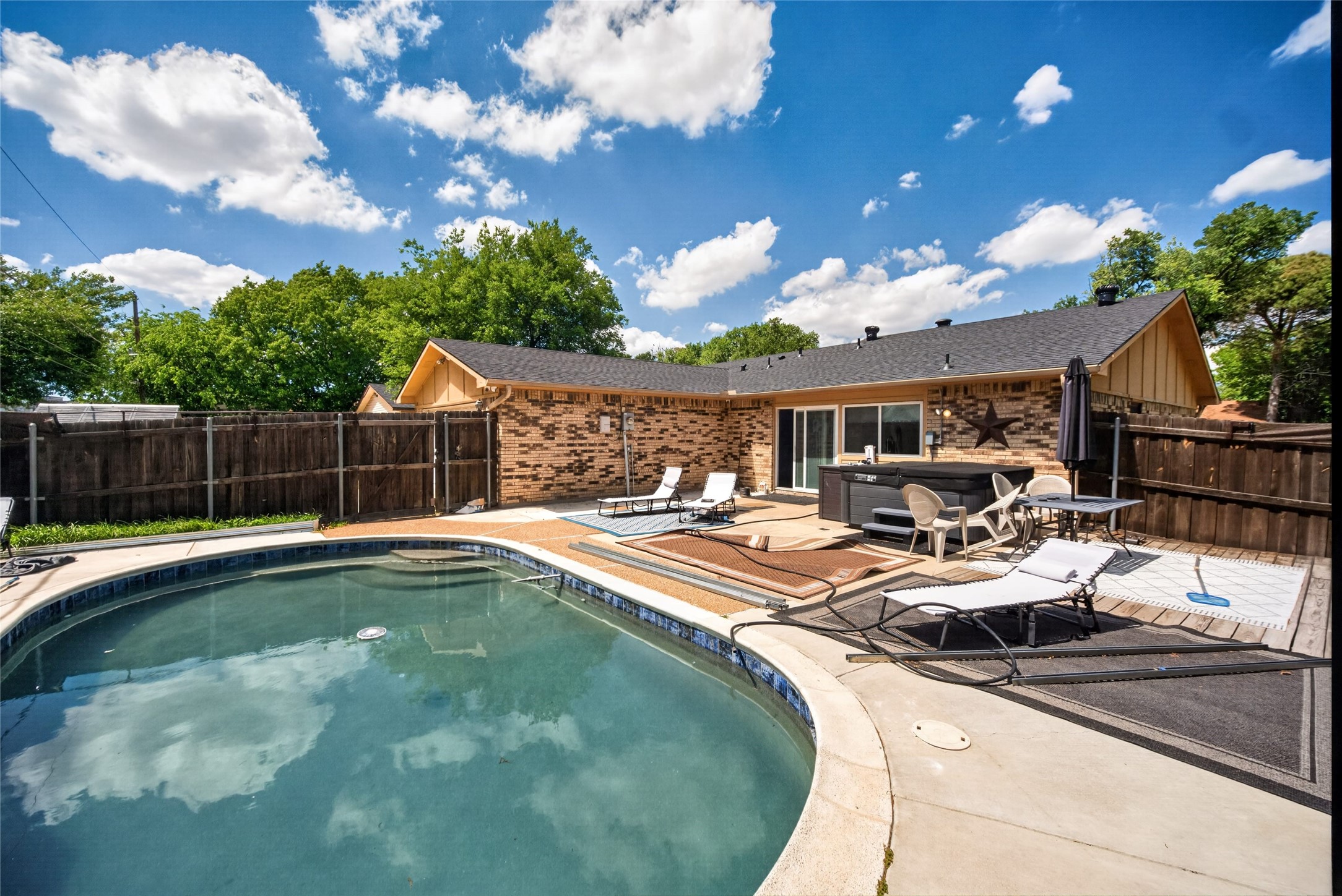 817 Oakland Street Grand Prairie TX 75052