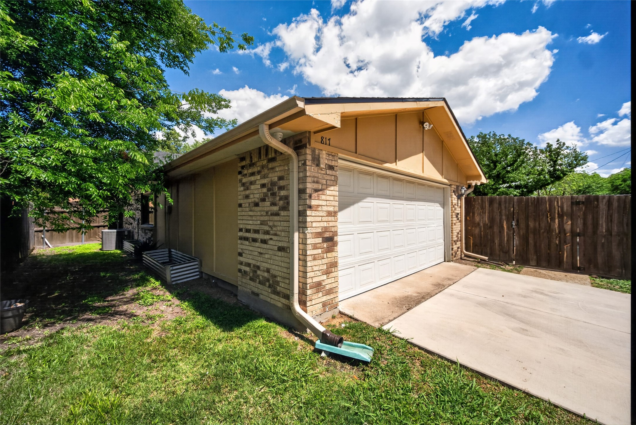 817 Oakland Street Grand Prairie TX 75052