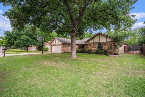 704 Highland Park Drive Hurst TX 76054