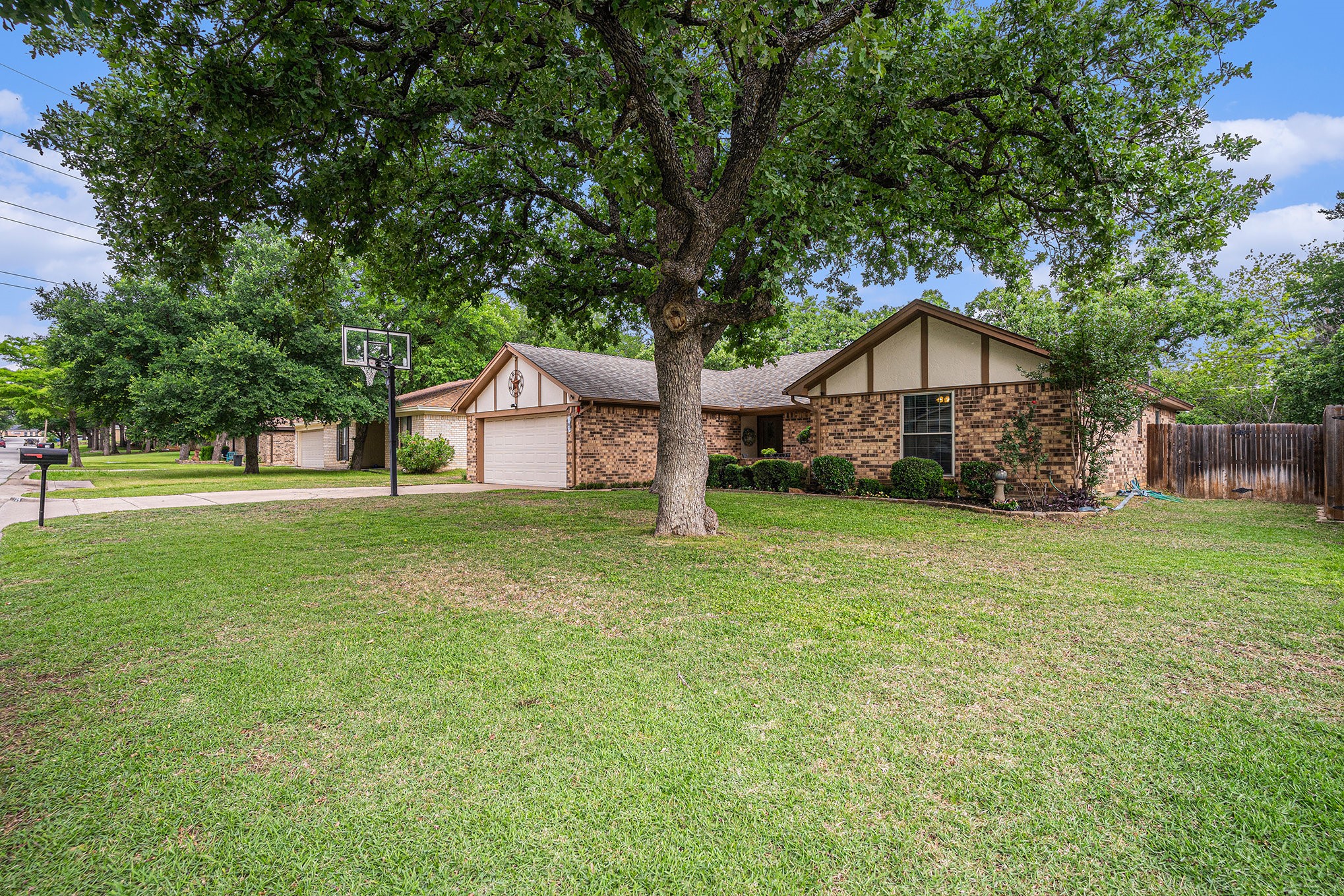 704 Highland Park Drive Hurst TX 76054