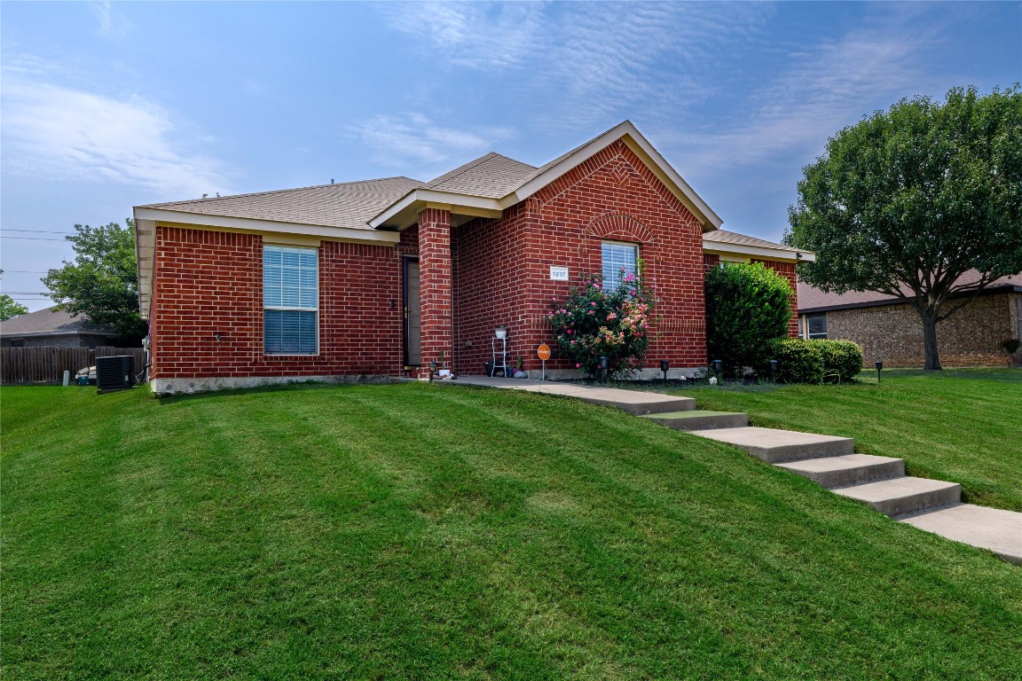 1217 Beeblossom Drive Desoto TX 75115