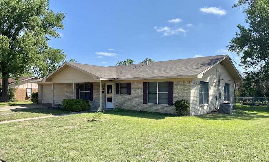814 S Avenue M Clifton TX 76634