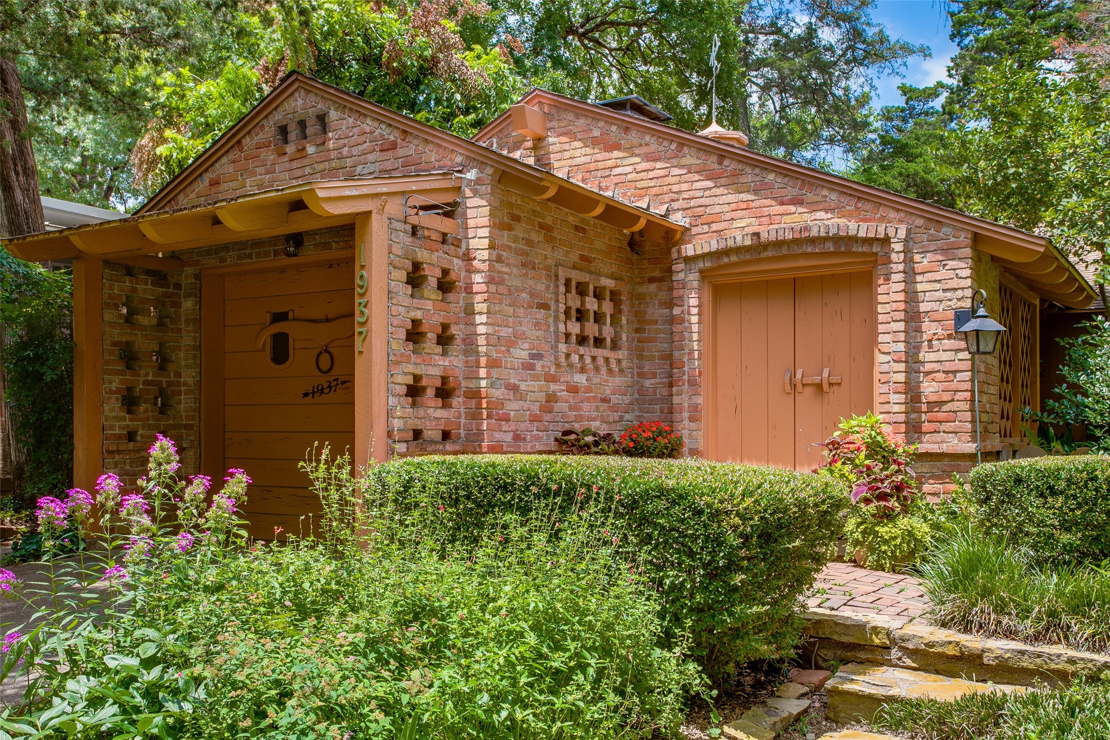 1937 Marydale Drive Dallas TX 75208