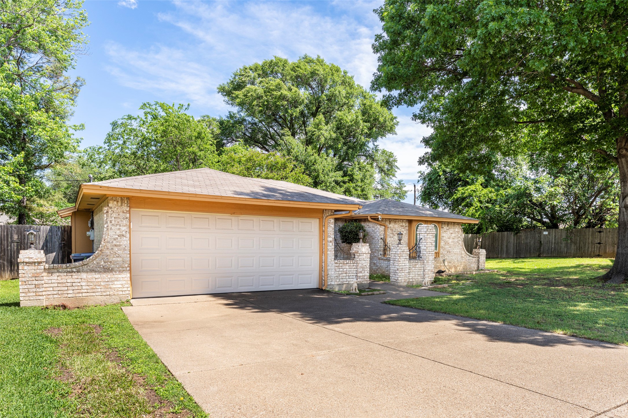 2303 Hazelwood Court Arlington TX 76015