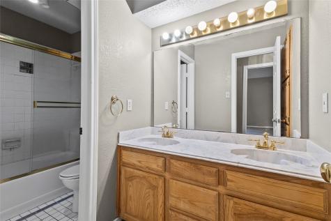 4914 Creekridge Lane Garland TX 75043