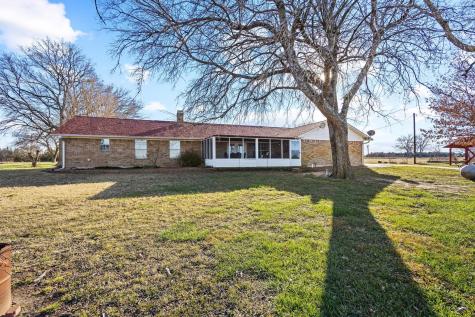1858 Farm Road 1506 Paris TX 75460