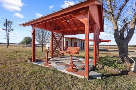 1858 Farm Road 1506 Paris TX 75460