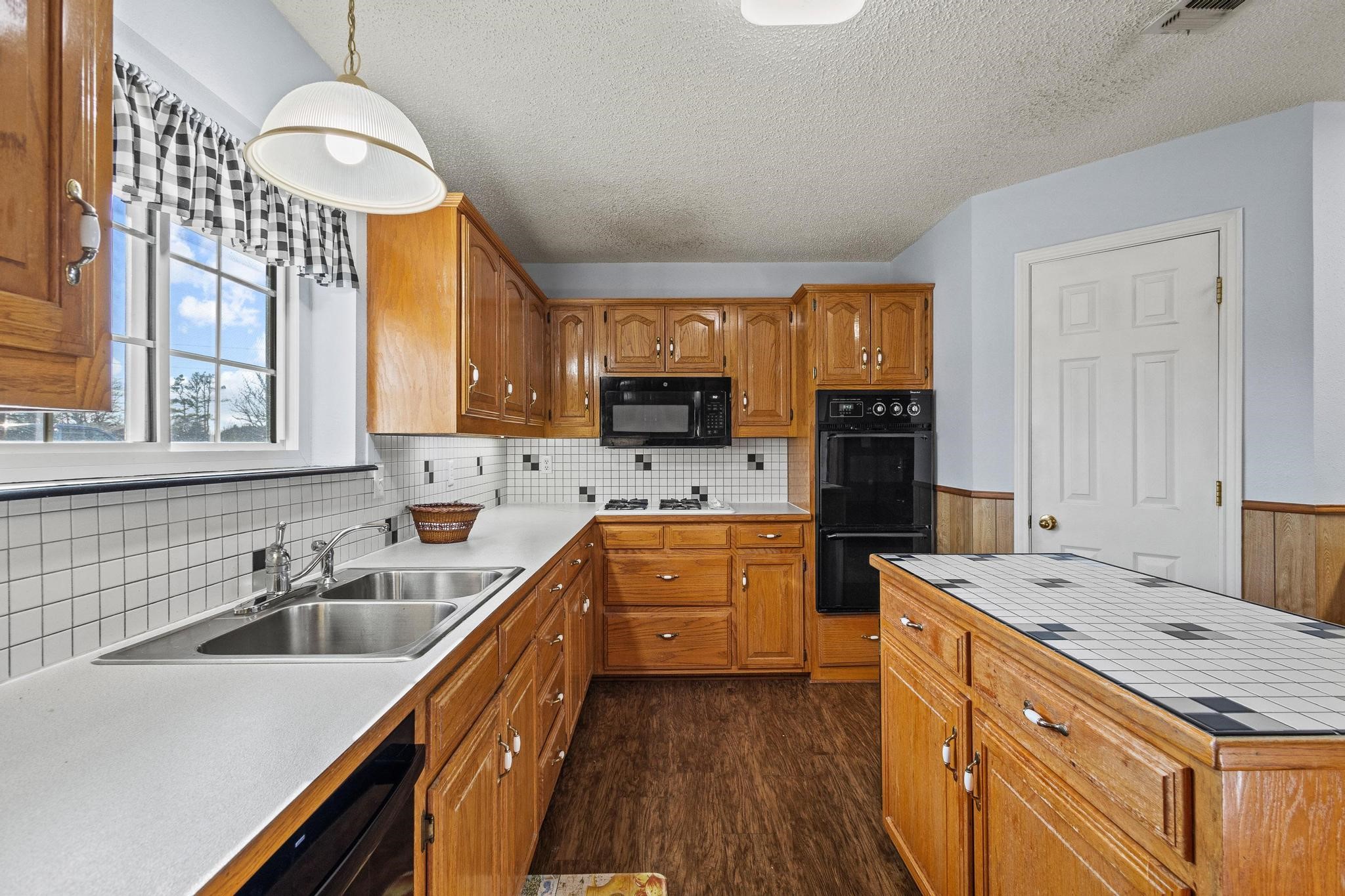 1858 Farm Road 1506 Paris TX 75460