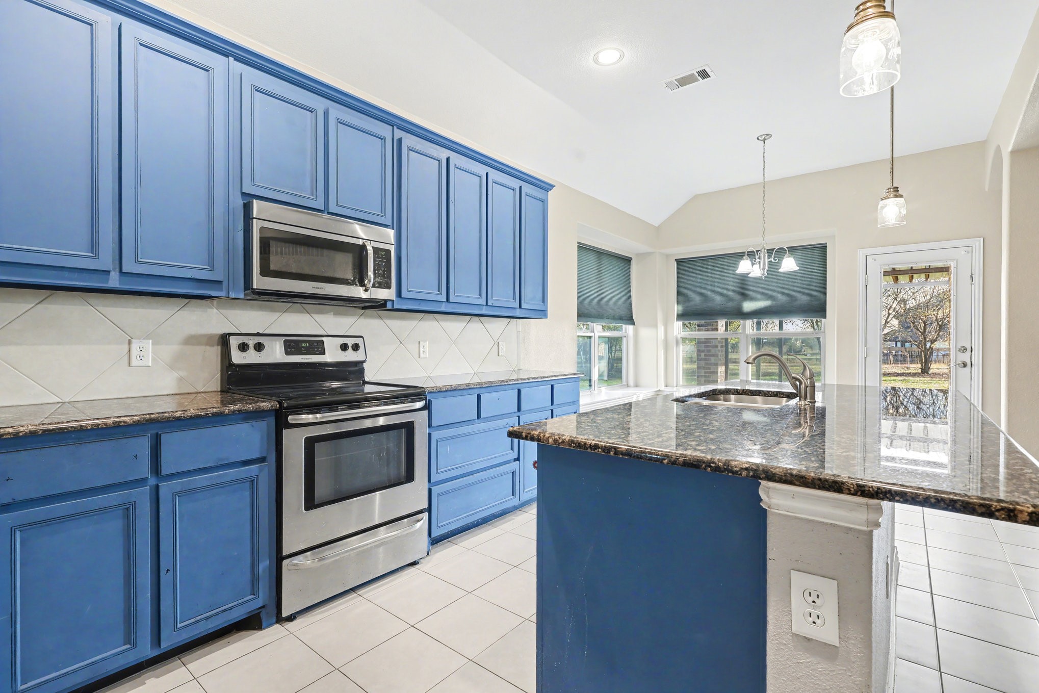 106 Cardiff Lane Waxahachie TX 75167