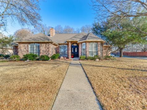 8200 Saddlebrook Drive Benbrook TX 76116
