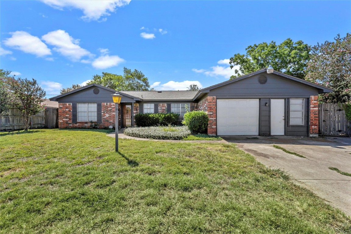931 SW Hillside Drive Burleson TX 76028