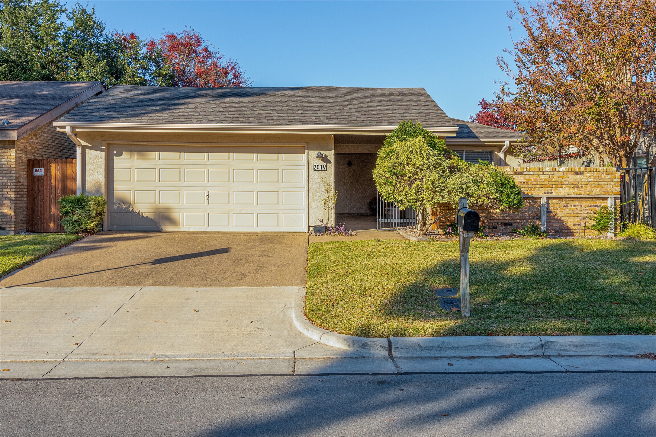 2019 Oakwood Lane Arlington TX 76012
