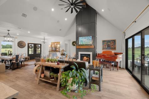 109 County Road 2696 Alvord TX 76225