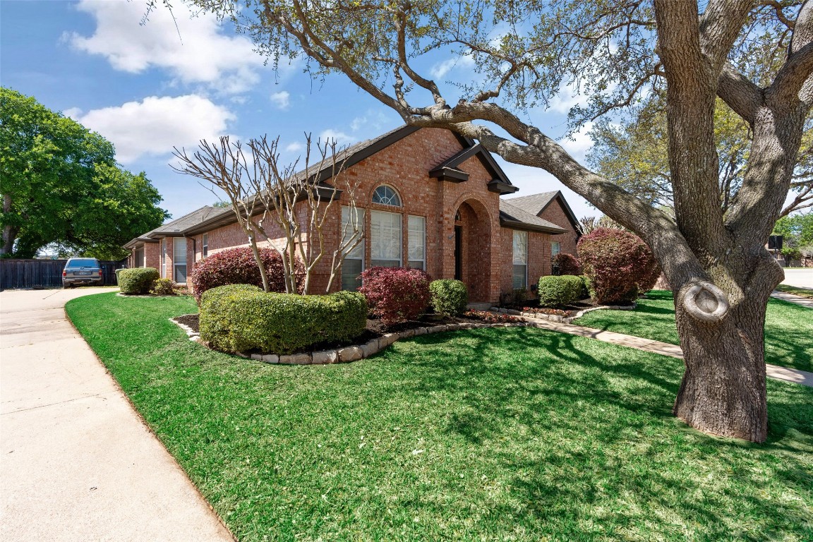 8100 Vine Wood Drive North Richland Hills TX 76182