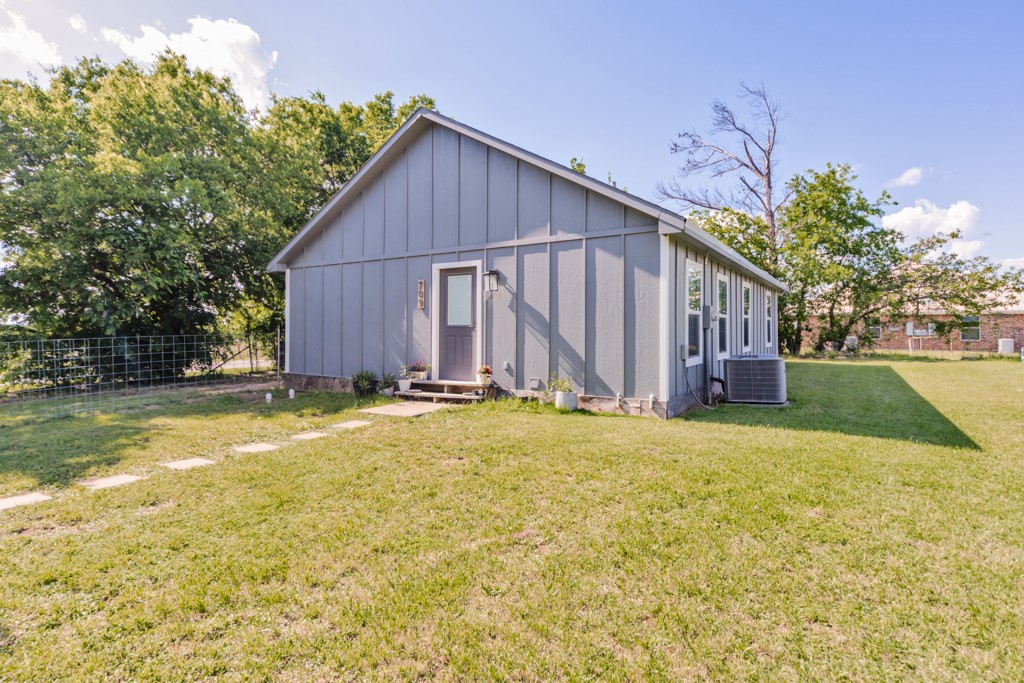 709 W Live Oak Street Alvord TX 76225