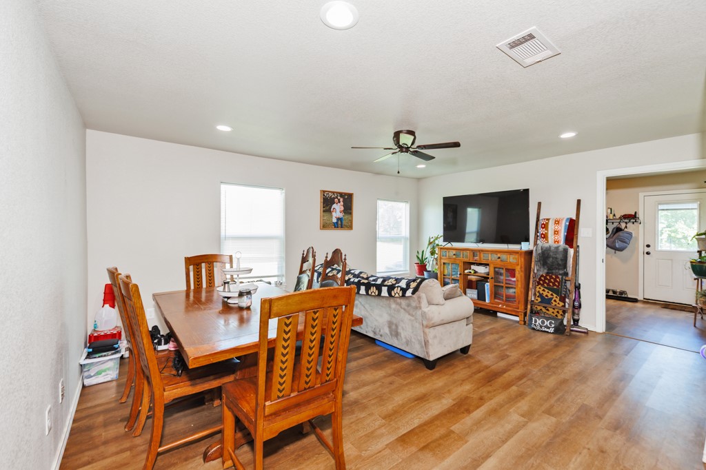 709 W Live Oak Street Alvord TX 76225