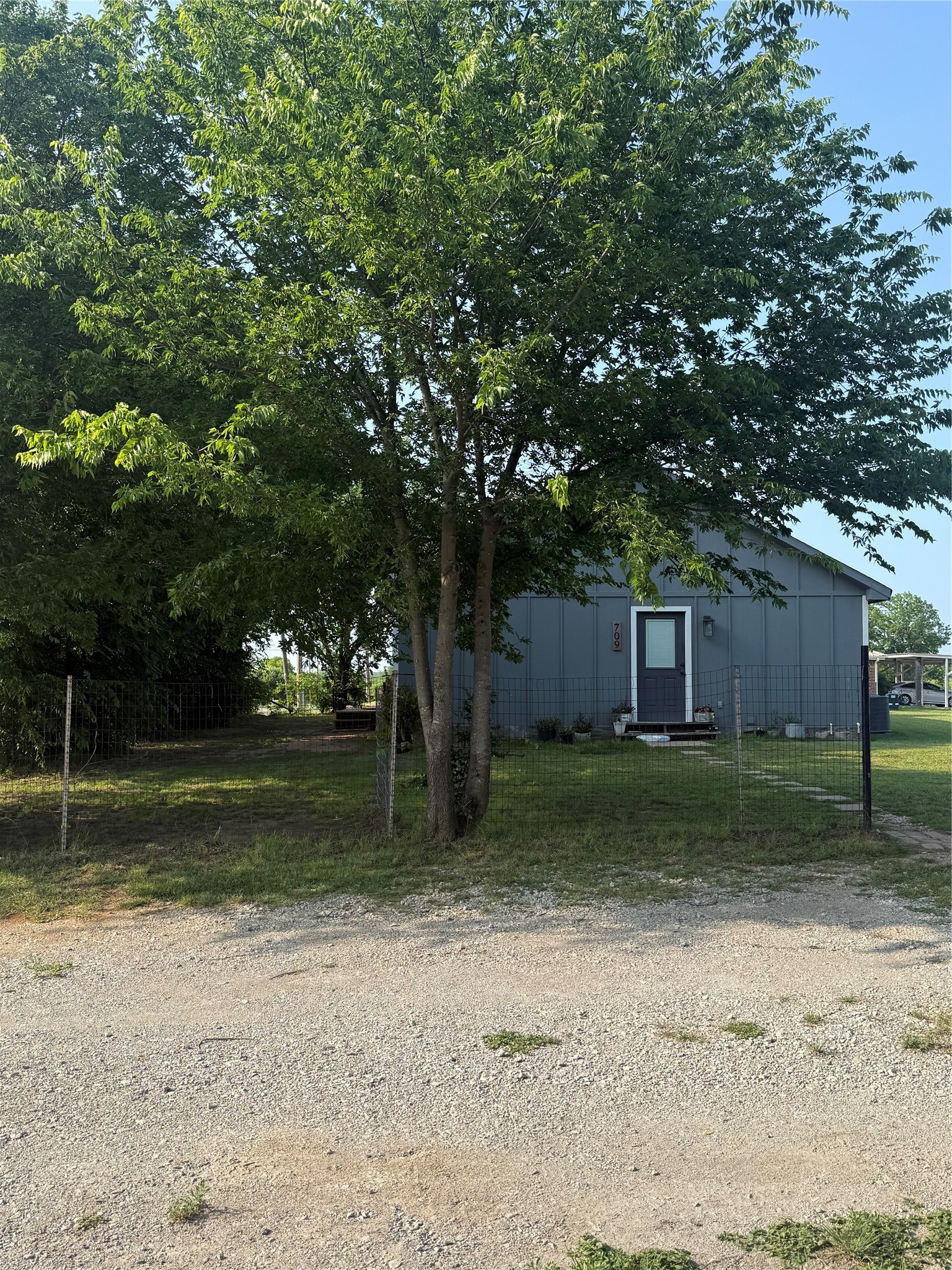 709 W Live Oak Street Alvord TX 76225