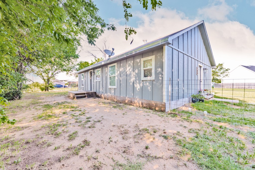 709 W Live Oak Street Alvord TX 76225