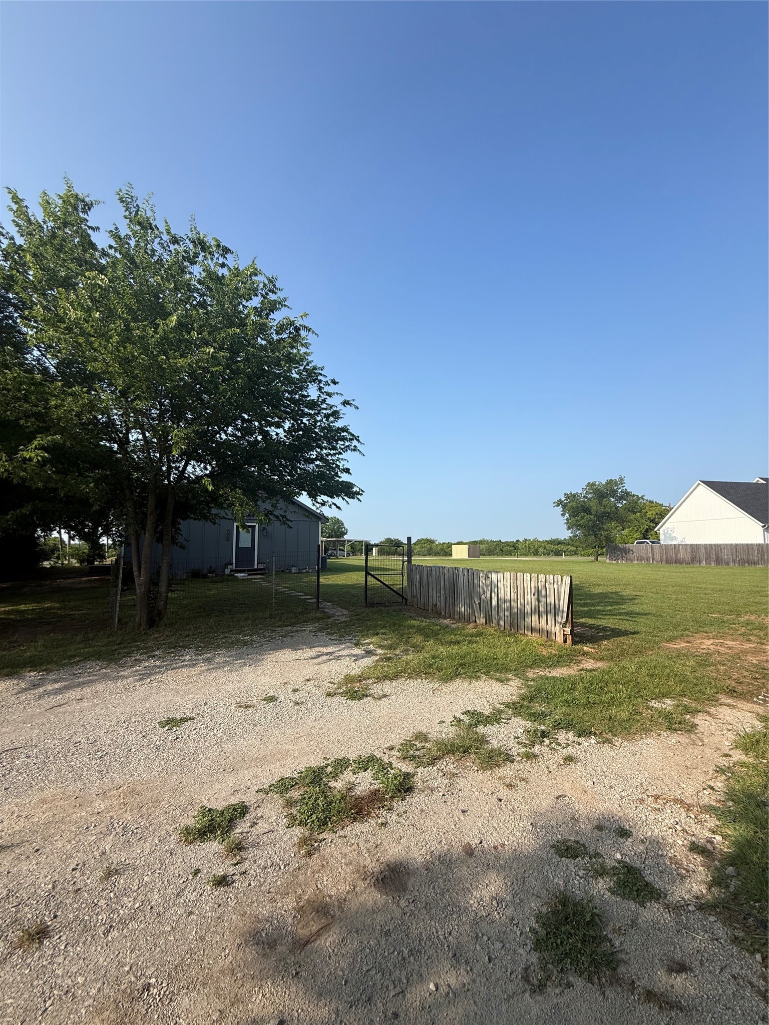 709 W Live Oak Street Alvord TX 76225