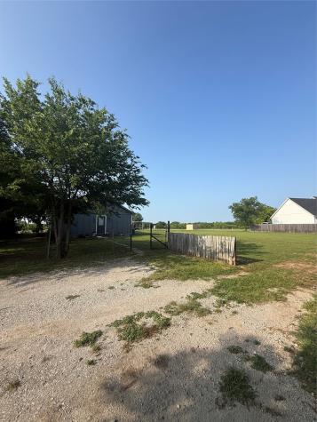 709 W Live Oak Street Alvord TX 76225