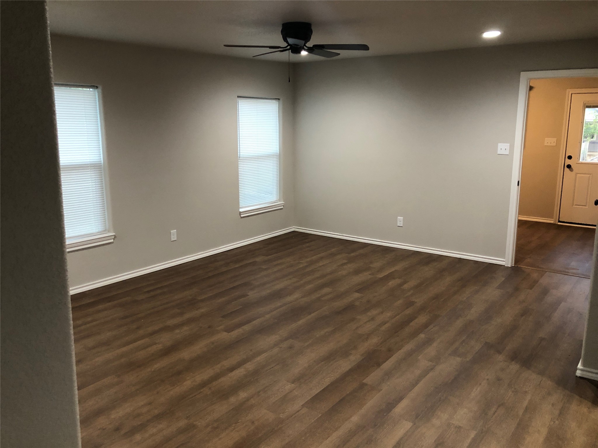 709 W Live Oak Street Alvord TX 76225
