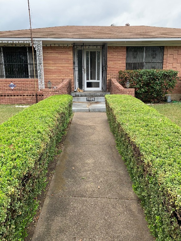 1905 Yucca Drive Dallas TX 75217