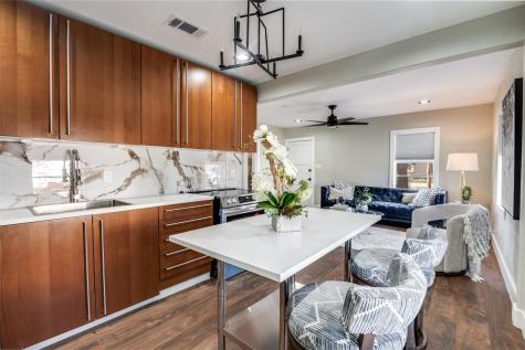 826 W Laramie Lane Dallas TX 75217