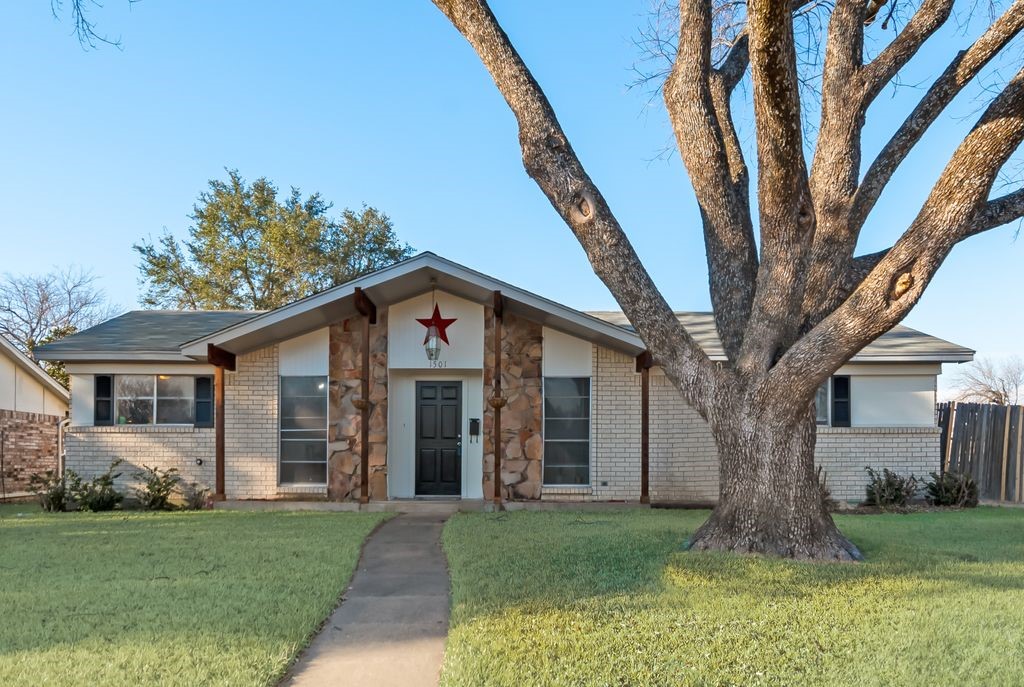 1501 Melrose Street Garland TX 75042