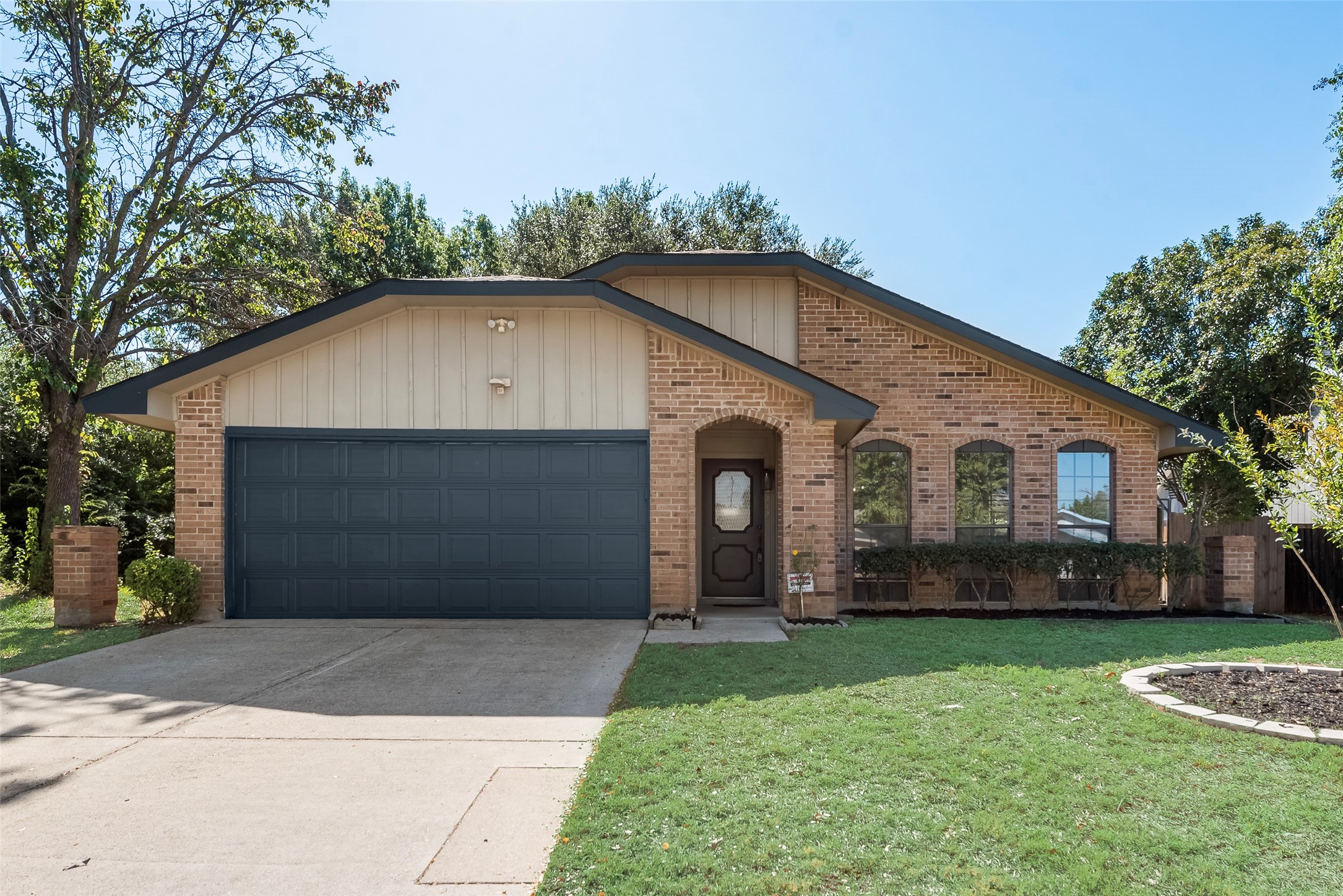 3212 Redwood Street Bedford TX 76021