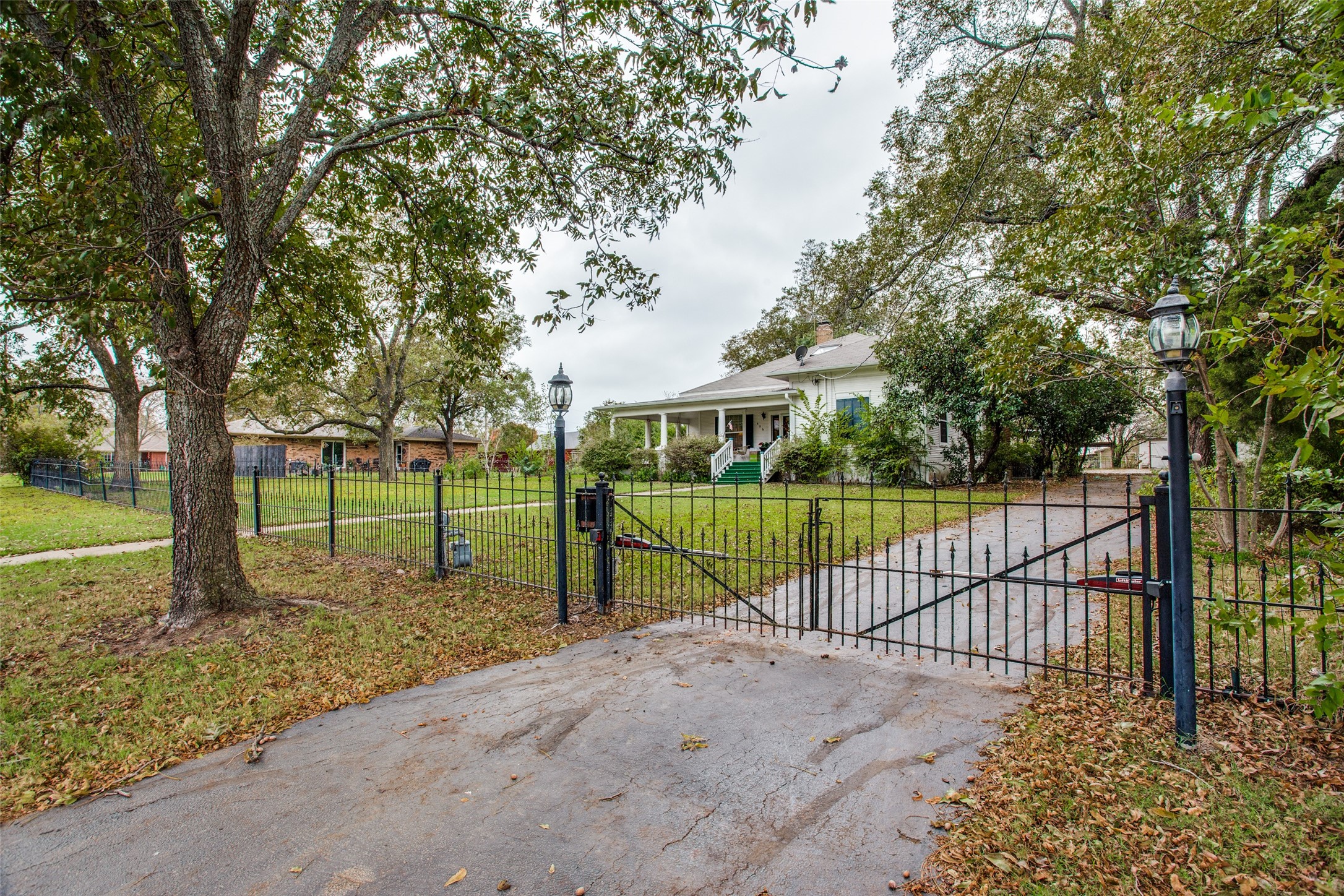 406 S Bowie Drive Weatherford TX 76086