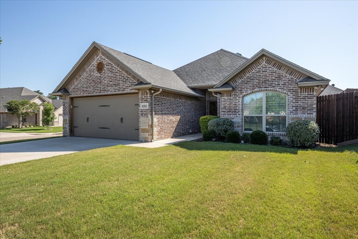 4311 Logan Circle Granbury TX 76049