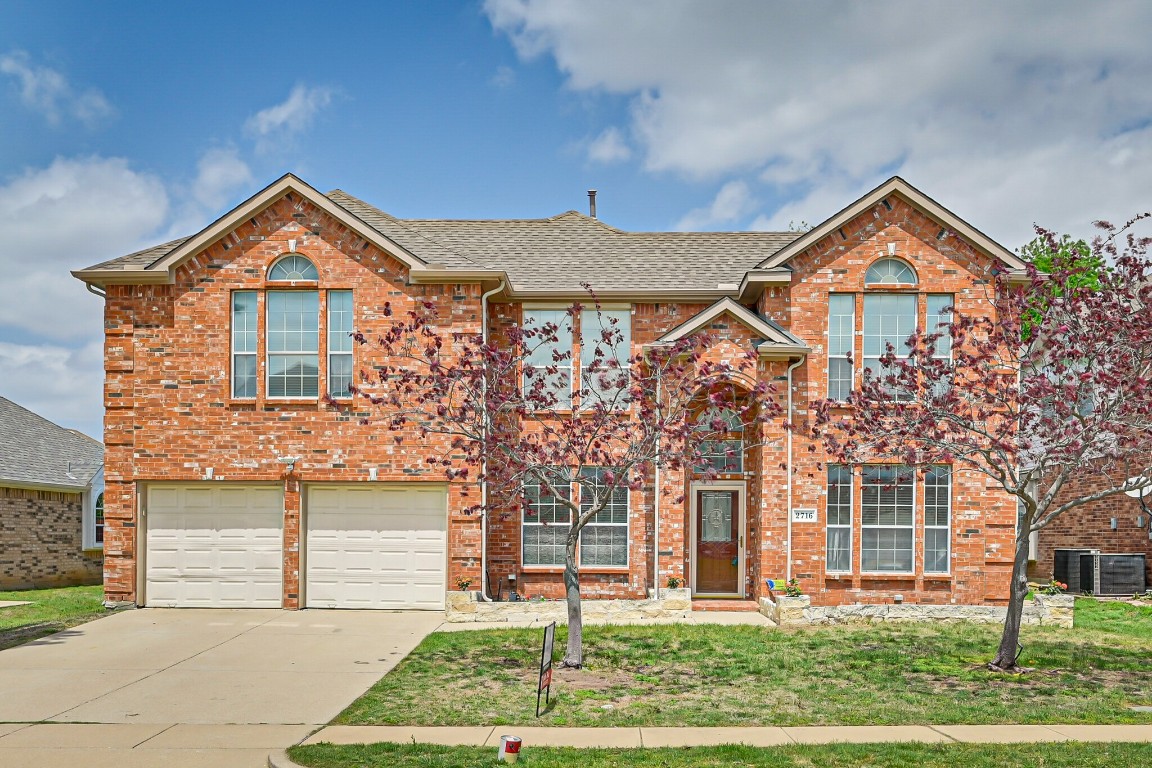 2716 Eastland Drive Grand Prairie TX 75052