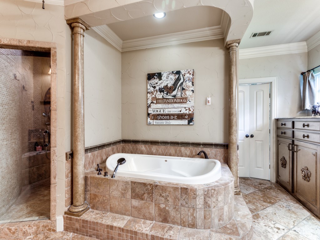 1608 Rivercrest Court Fort Worth TX 76107
