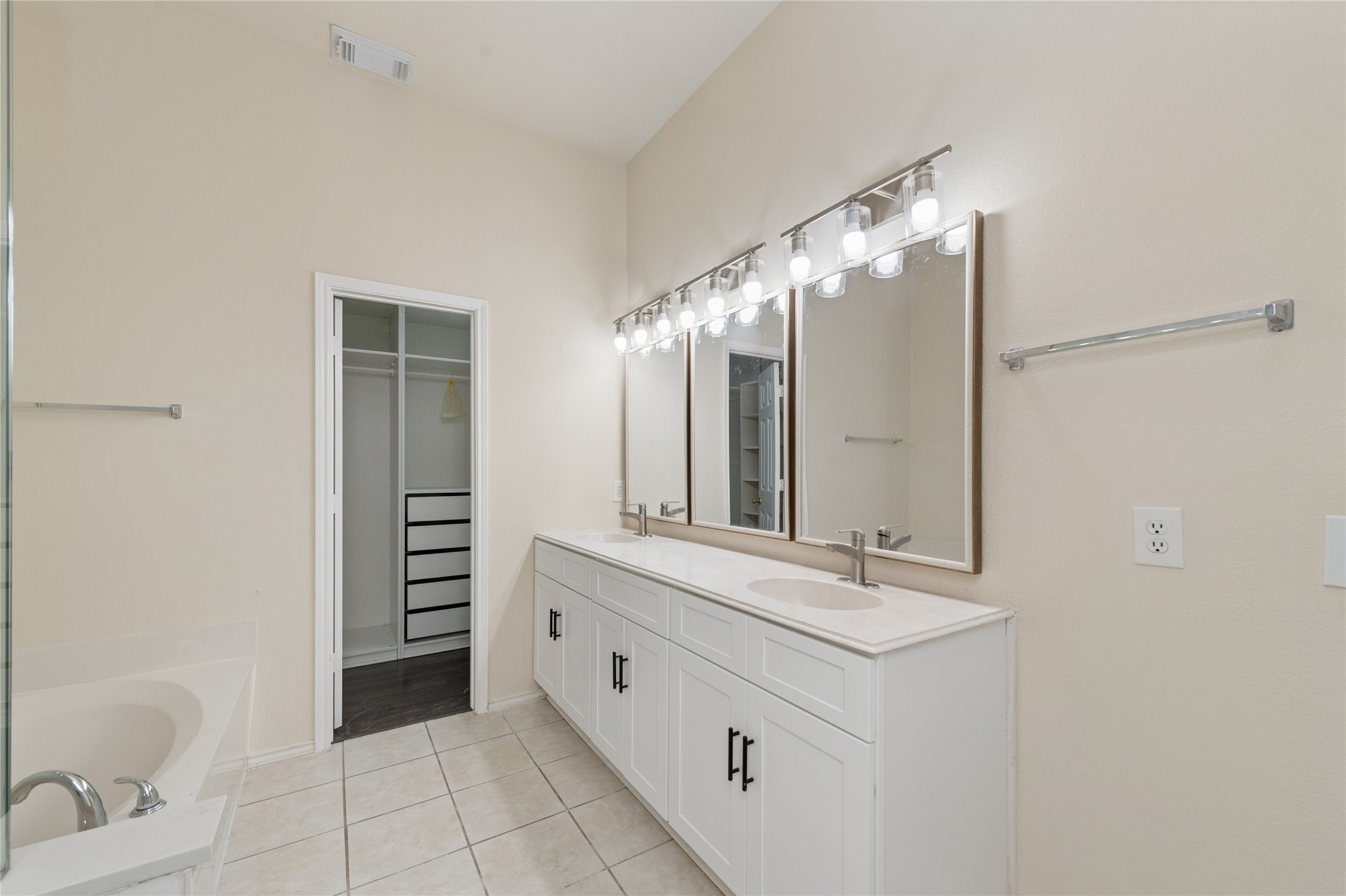 207 Meredith Court Irving TX 75063
