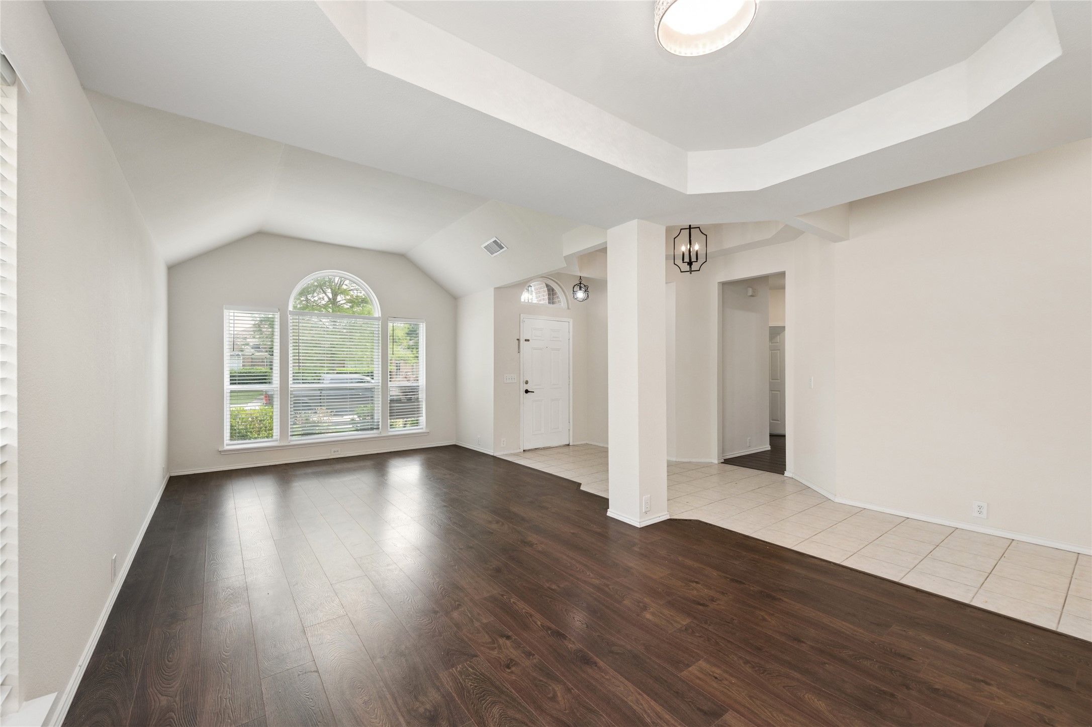 207 Meredith Court Irving TX 75063