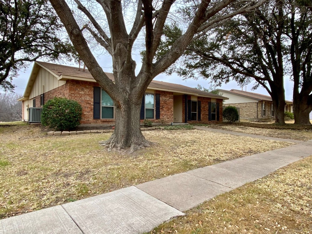 1918 Butterfield Trail Grand Prairie TX 75052