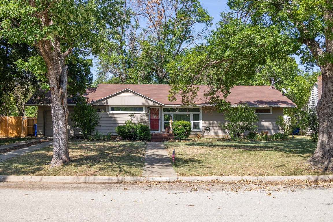 2204 Elizabeth Drive Brownwood TX 76801