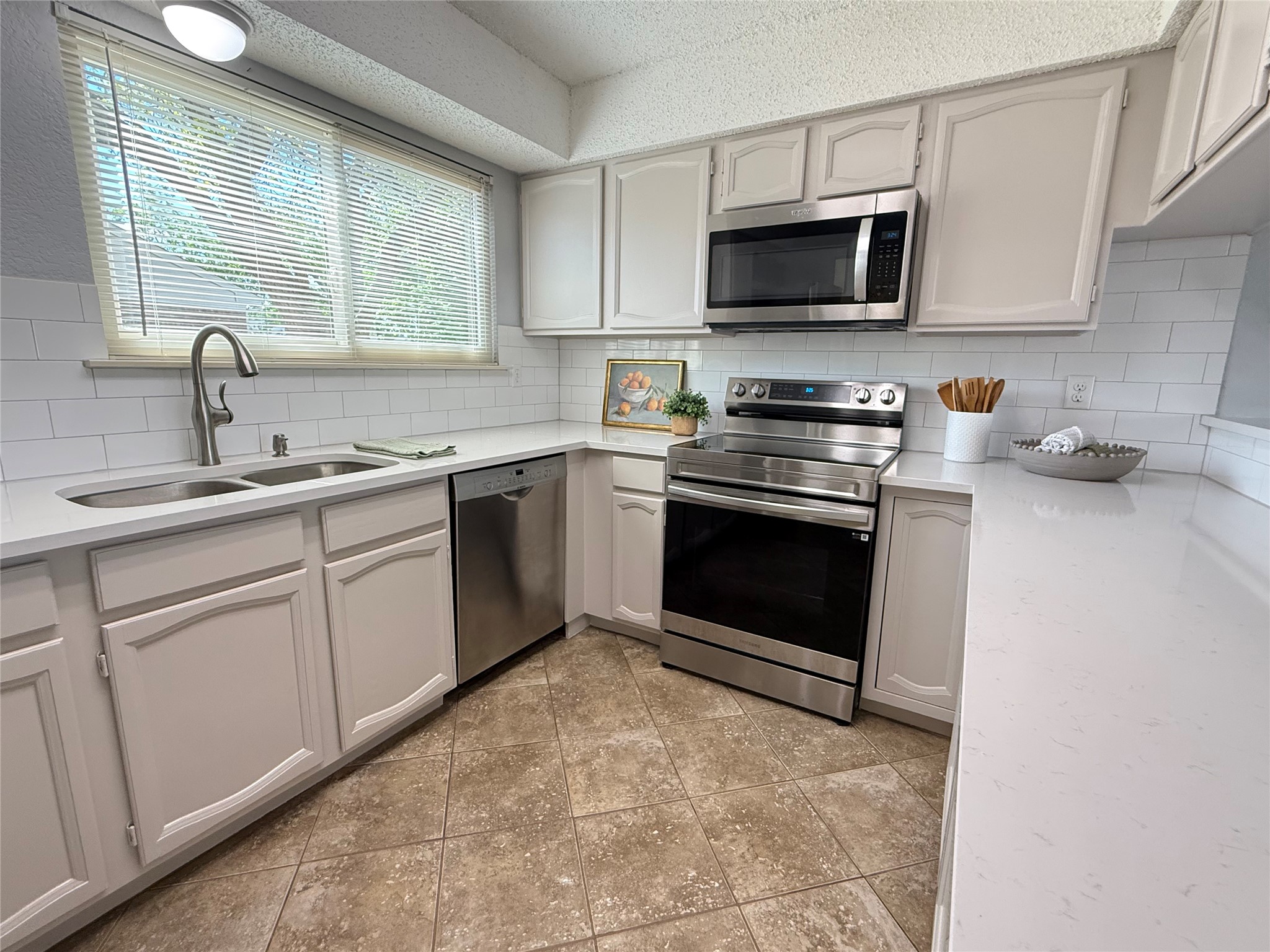 2621 Bayberry Lane Euless TX 76039