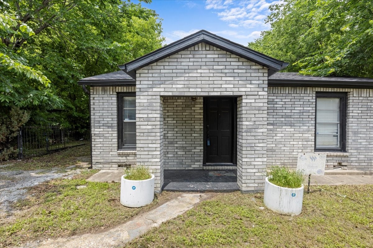 2569 Bruce Street Fort Worth TX 76111